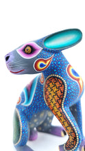 Cargar imagen en el visor de la galería, Liebre Volteando Azules JS