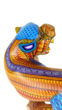 Cargar imagen en el visor de la galería, Jaguar Volteando Ocre y Azul LN