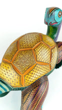 Cargar imagen en el visor de la galería, Tortuga Tierra Amarilla Morado y Turquesa JC
