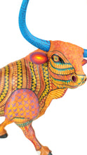 Cargar imagen en el visor de la galería, Toro Ocres Cuernos Azules JF