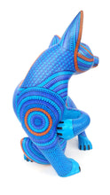 Cargar imagen en el visor de la galería, Artesanía escultura popular Oaxaqueña Alebrije tona coyote azul