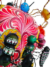 Cargar imagen en el visor de la galería, Cráneo con Insectos (rosa)