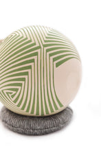 Cargar imagen en el visor de la galería, Vasija líneas verdes mini