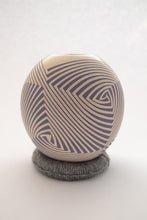 Cargar imagen en el visor de la galería, Vasija Líneas Moradas Mini Redonda