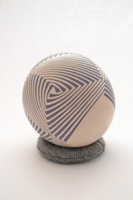 Cargar imagen en el visor de la galería, Vasija Líneas Moradas Mini Redonda