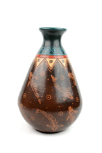 Cargar imagen en el visor de la galería, Florero Marrón Carpas Cónico