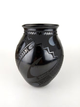 Cargar imagen en el visor de la galería, Vasija Negra y Grafito - LO