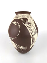 Cargar imagen en el visor de la galería, Artesanía Mexicana Vasija Cerámica Mata Ortiz Chihuahua
