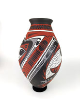 Cargar imagen en el visor de la galería, Vasija Gde Café Deco Rojo y Beige con Pez LO