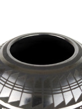 Cargar imagen en el visor de la galería, Olla Esfera Negra Haásta