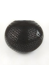 Cargar imagen en el visor de la galería, Olla Esfera Negra Grafito Tsosts id