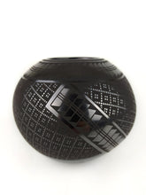 Cargar imagen en el visor de la galería, Olla Esfera Negra Grafito Tsosts id