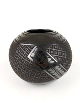 Cargar imagen en el visor de la galería, Cerámica Mata Ortiz Artesanía Barro Mexicana