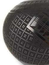 Cargar imagen en el visor de la galería, Olla Esfera Negra Grafito Tsosts id