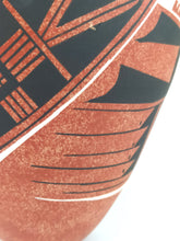 Cargar imagen en el visor de la galería, Vasija Rojo Jaspeado Taalai