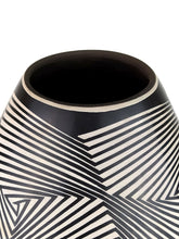 Cargar imagen en el visor de la galería, Cerámica Mata Ortiz Artesanía Barro Mexicana