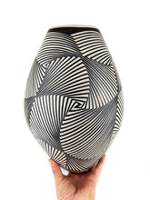 Cargar imagen en el visor de la galería, Cerámica Mata Ortiz Artesanía Barro Mexicana