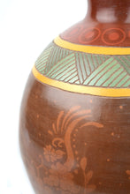 Cargar imagen en el visor de la galería, Jarrón Rojo Motivos Prehisánicos Redondeado