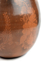 Cargar imagen en el visor de la galería, Jarrón Rojo Motivos Prehisánicos Redondeado