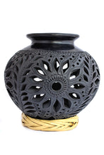 Cargar imagen en el visor de la galería, Olla calada flores mate med