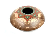 Cargar imagen en el visor de la galería, Vasija Puntos y Estrella Marrón Semi Plana