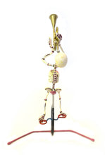 Cargar imagen en el visor de la galería, Trompetista en monociclo calavera