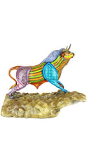 Cargar imagen en el visor de la galería, Toro Altivo sobre piedras JC
