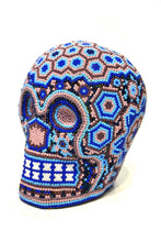 Cargar imagen en el visor de la galería, Cráneo Huichol Med &quot;Flor Azul&quot;

