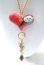 Cargar imagen en el visor de la galería, Collar corazón rojo con muñeca otomí.
