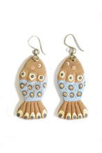 Cargar imagen en el visor de la galería, Aretes Peces Colgantes Café/Azul
